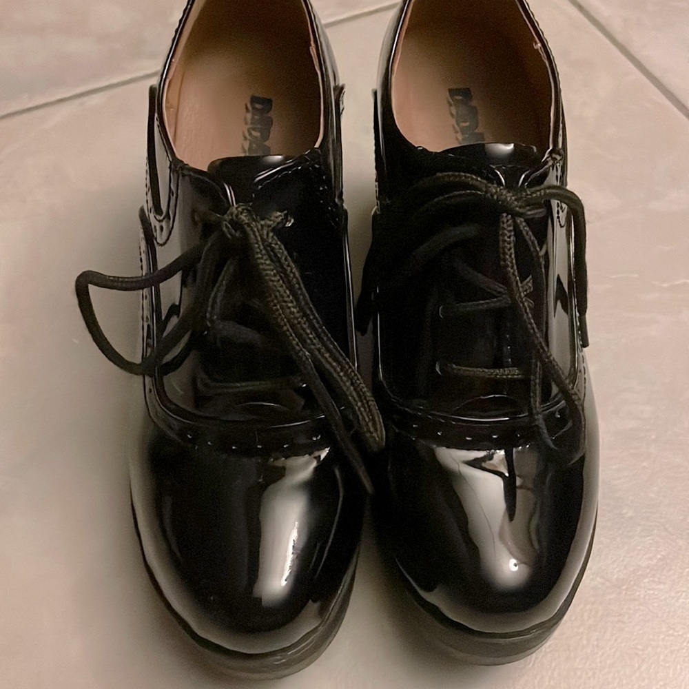 Dadawen patten leather Sz 4 high heel shoes